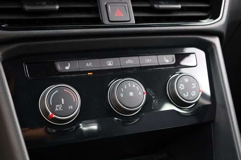 Volkswagen Taos Vehicle Image 16
