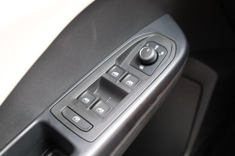 Volkswagen Taos Vehicle Image 20