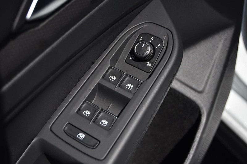 Volkswagen Golf GTI Vehicle Image 08