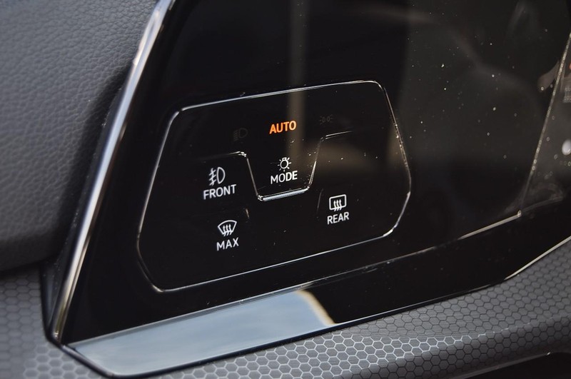 Volkswagen Golf GTI Vehicle Image 10