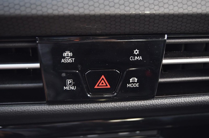 Volkswagen Golf GTI Vehicle Image 14