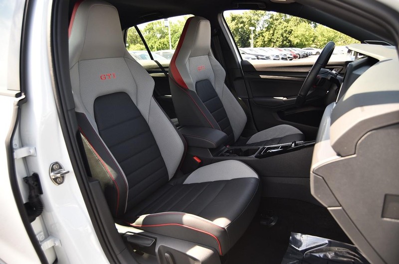 Volkswagen Golf GTI Vehicle Image 19