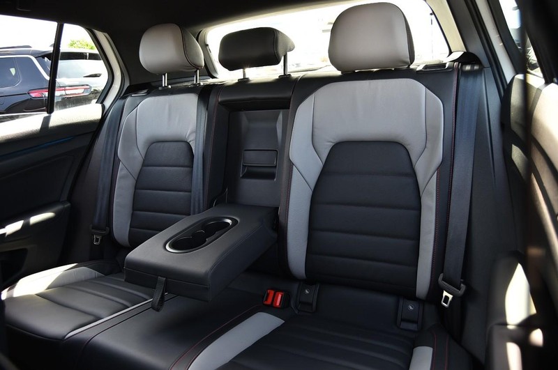 Volkswagen Golf GTI Vehicle Image 21