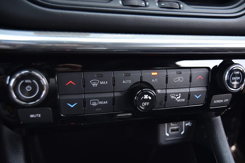 Jeep Compass Vehicle Image 15