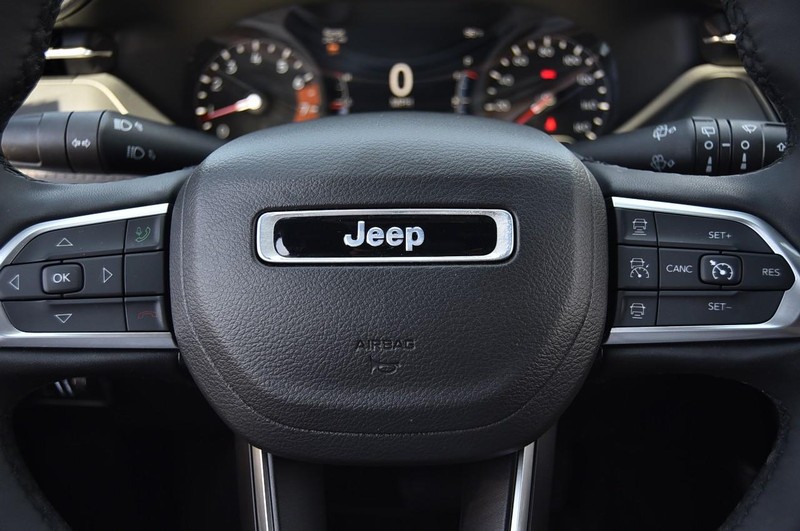 Jeep Compass Vehicle Image 19