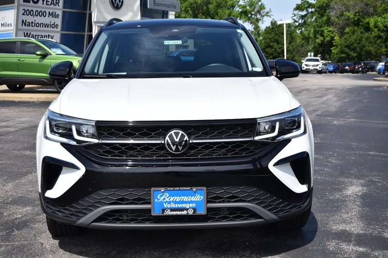 Volkswagen Taos Vehicle Image 04