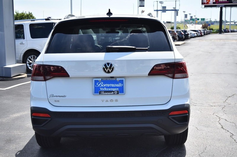 Volkswagen Taos Vehicle Image 06