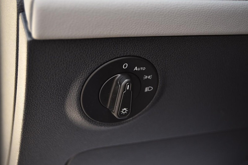 Volkswagen Taos Vehicle Image 11
