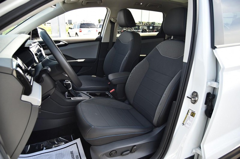 Volkswagen Taos Vehicle Image 19