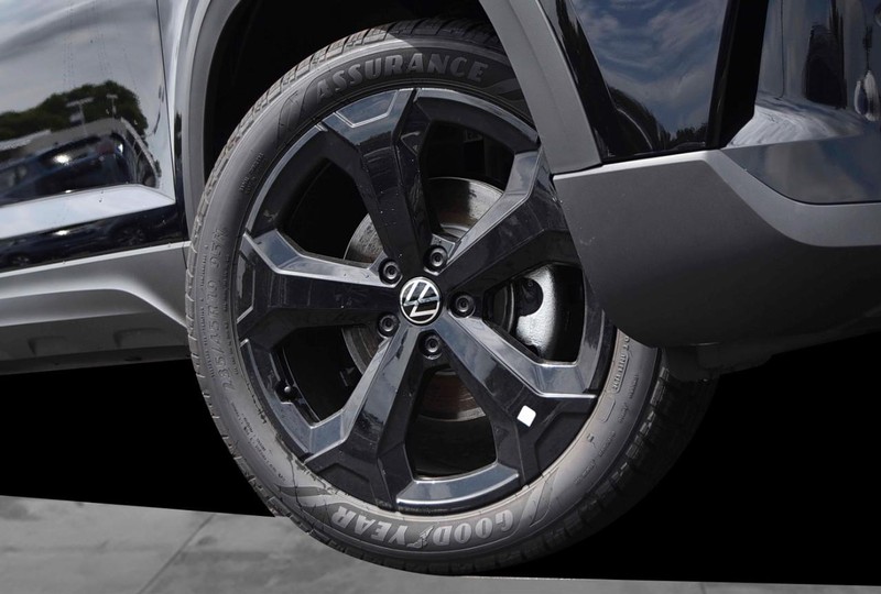 Volkswagen Taos Vehicle Image 03