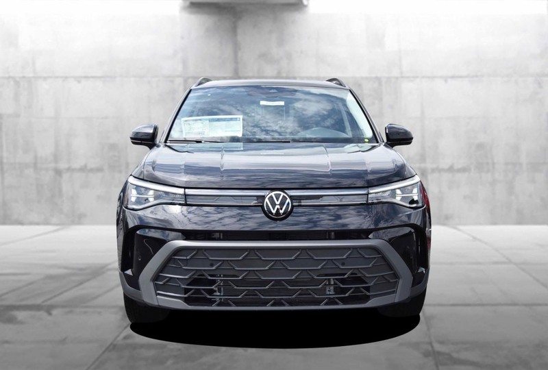 Volkswagen Taos Vehicle Image 04