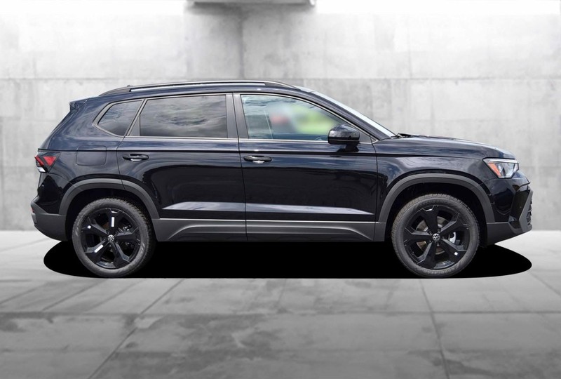 Volkswagen Taos Vehicle Image 05