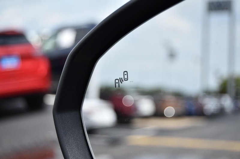 Volkswagen Taos Vehicle Image 09