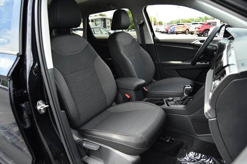 Volkswagen Taos Vehicle Image 20