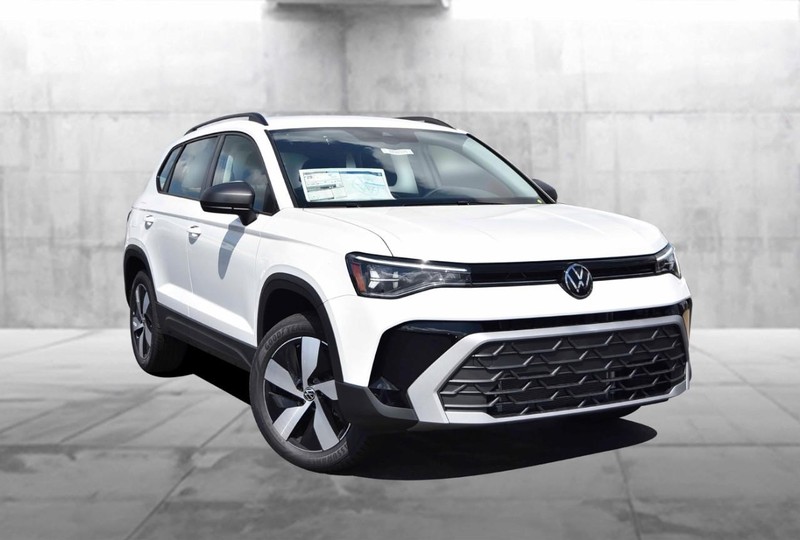 Volkswagen Taos Vehicle Image 02