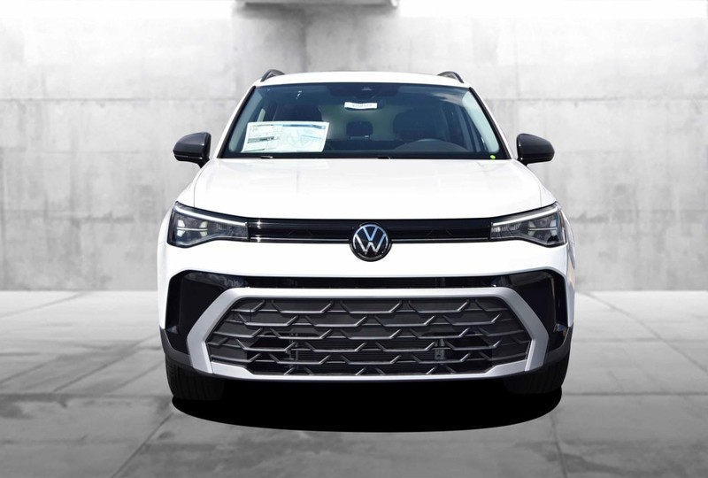 Volkswagen Taos Vehicle Image 04