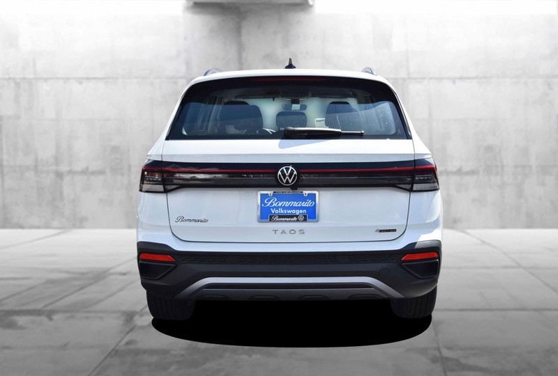 Volkswagen Taos Vehicle Image 06