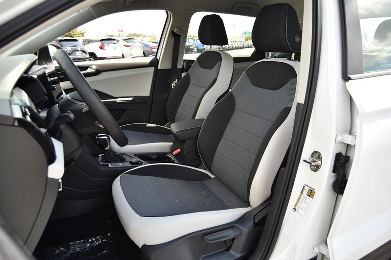 Volkswagen Taos Vehicle Image 19