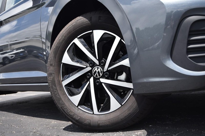 Volkswagen Jetta Vehicle Image 03