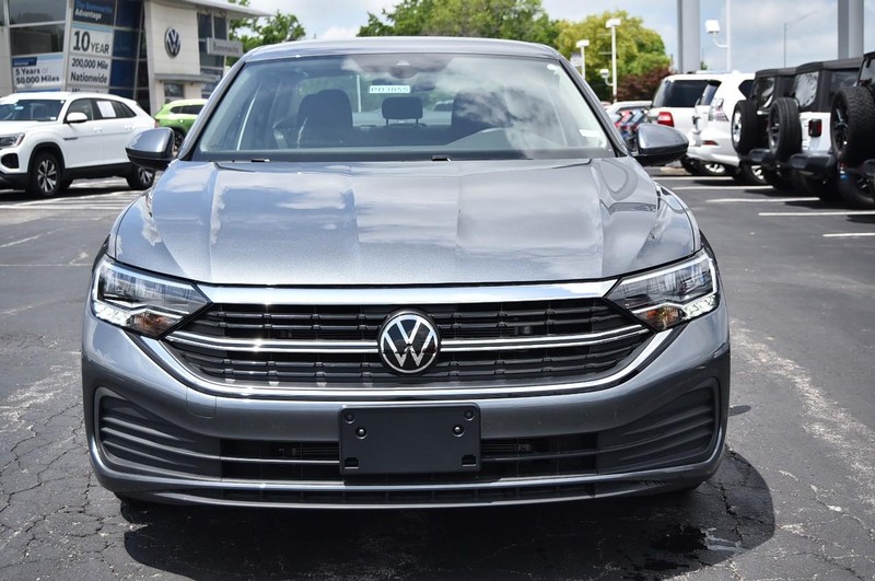 Volkswagen Jetta Vehicle Image 04