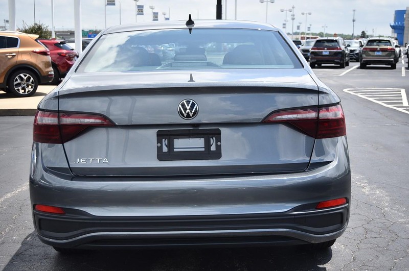 Volkswagen Jetta Vehicle Image 06
