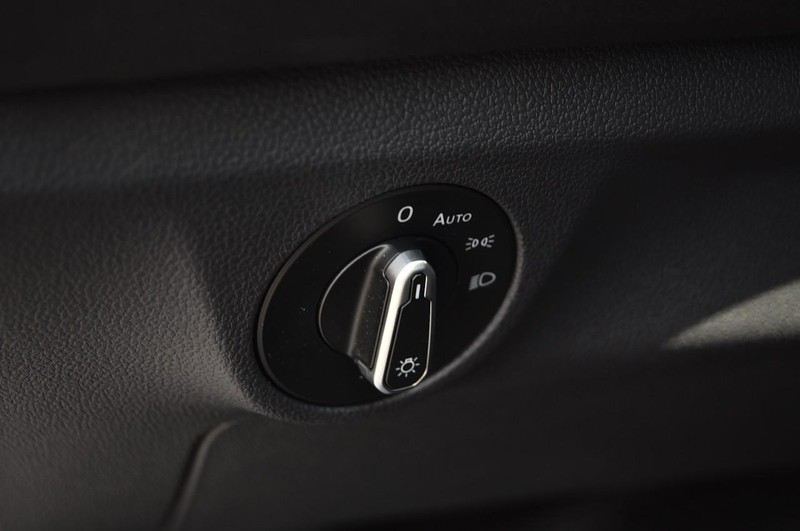Volkswagen Jetta Vehicle Image 11