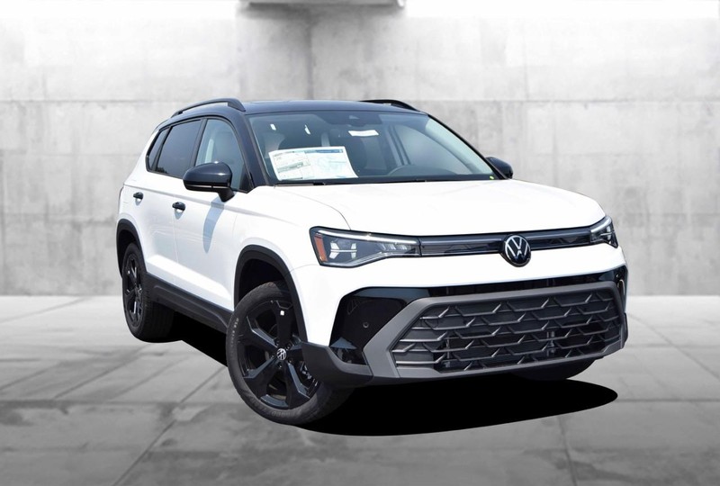 Volkswagen Taos Vehicle Image 02