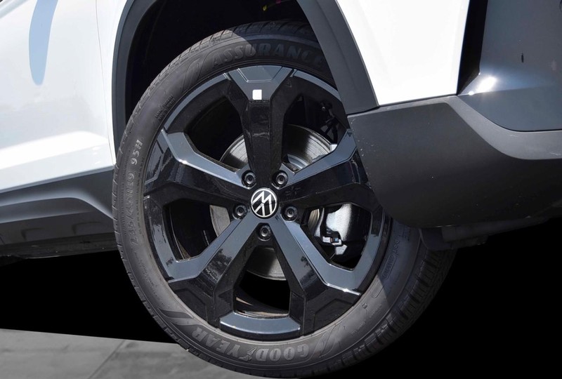 Volkswagen Taos Vehicle Image 03