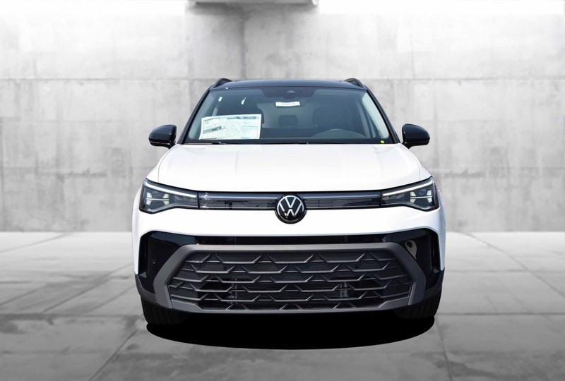 Volkswagen Taos Vehicle Image 04