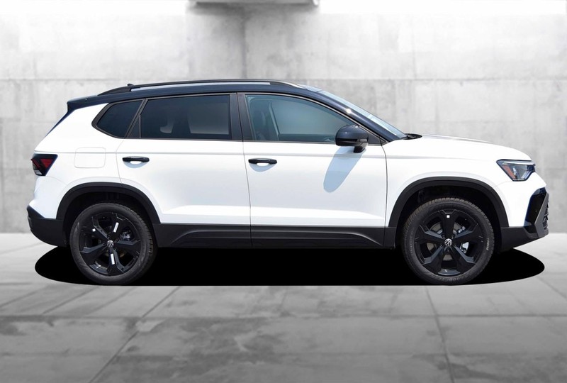 Volkswagen Taos Vehicle Image 05