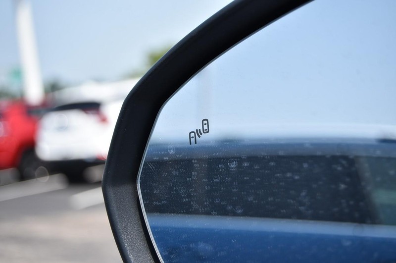 Volkswagen Taos Vehicle Image 09