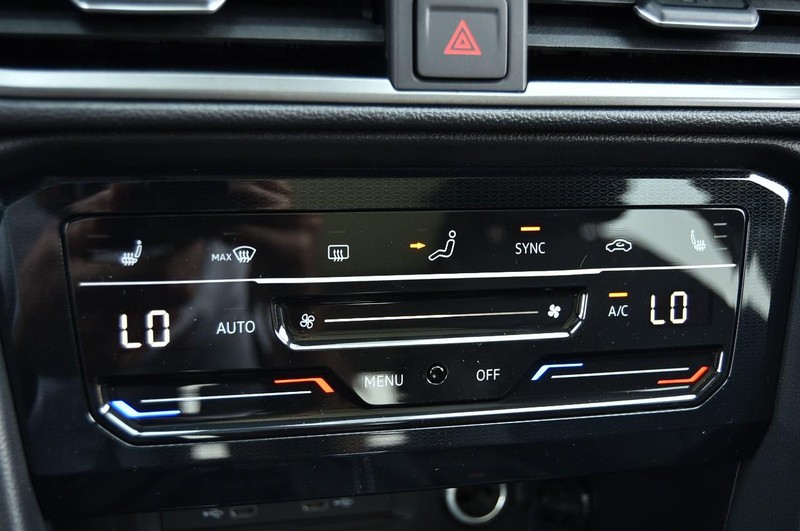 Volkswagen Taos Vehicle Image 14