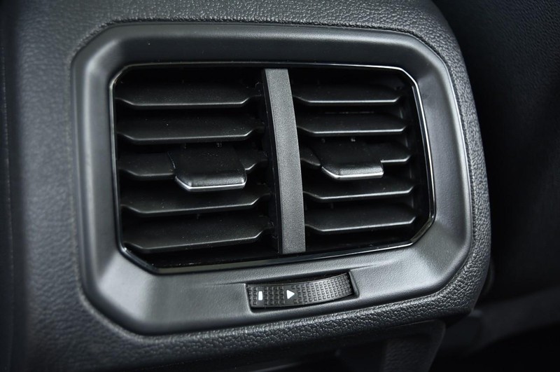 Volkswagen Taos Vehicle Image 23