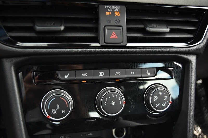 Volkswagen Taos Vehicle Image 14