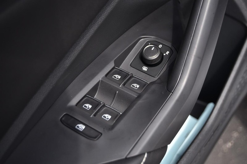 Volkswagen Jetta Vehicle Image 08