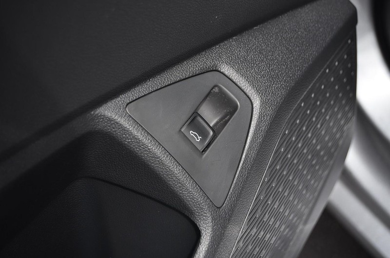 Volkswagen Jetta Vehicle Image 09