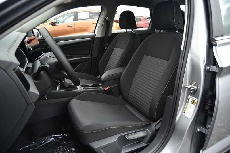 Volkswagen Jetta Vehicle Image 18