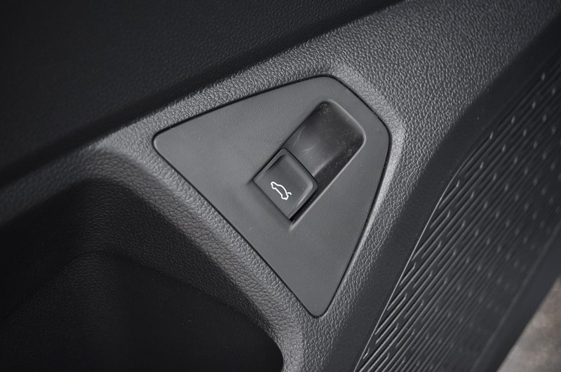Volkswagen Jetta Vehicle Image 09