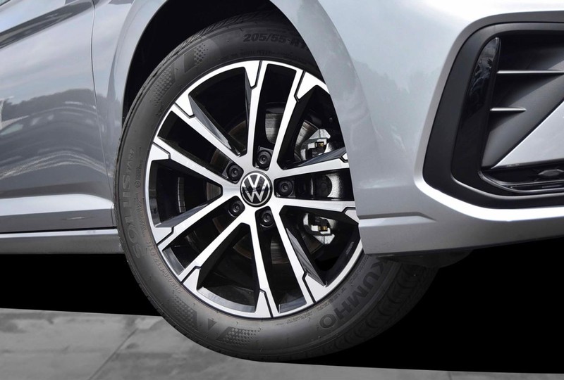 Volkswagen Jetta Vehicle Image 03