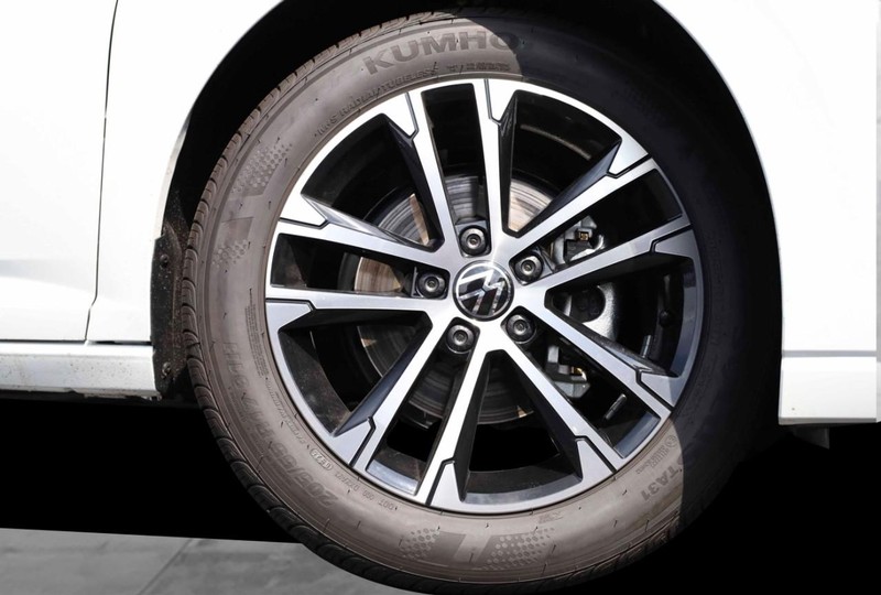 Volkswagen Jetta Vehicle Image 03