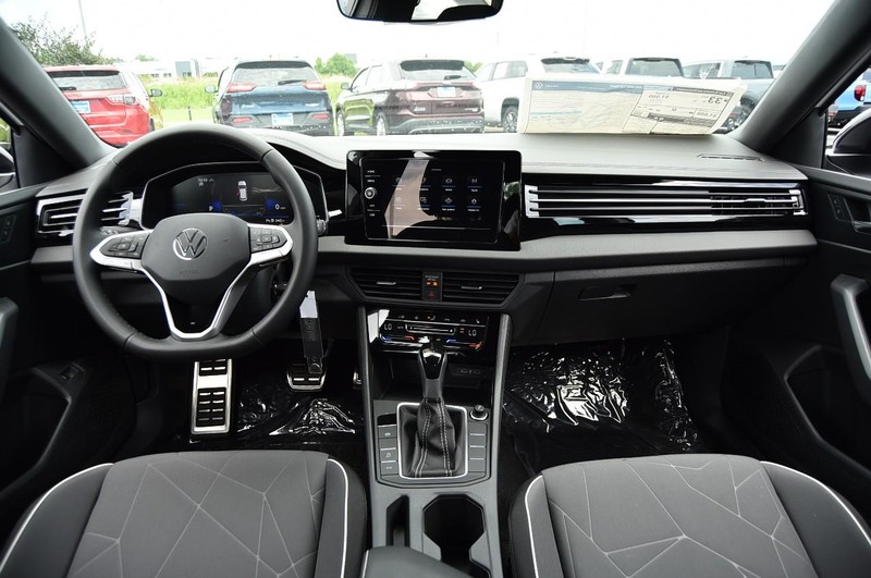 Volkswagen Jetta Vehicle Image 07