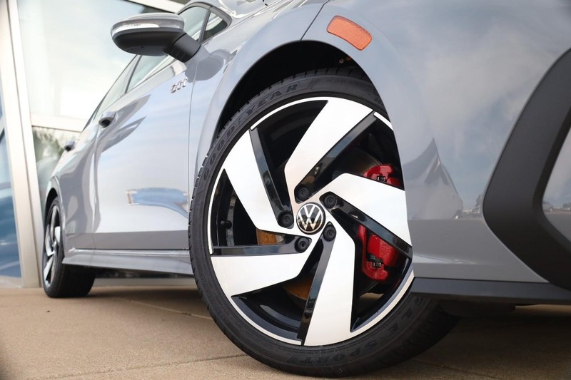 Volkswagen Golf GTI Vehicle Image 03
