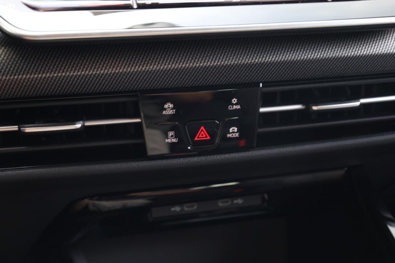 Volkswagen Golf GTI Vehicle Image 14