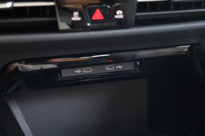Volkswagen Golf GTI Vehicle Image 15
