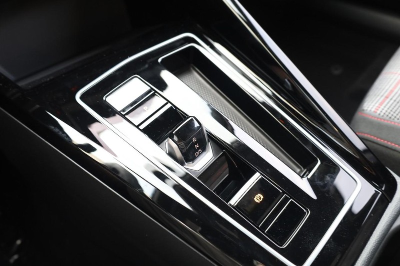 Volkswagen Golf GTI Vehicle Image 16