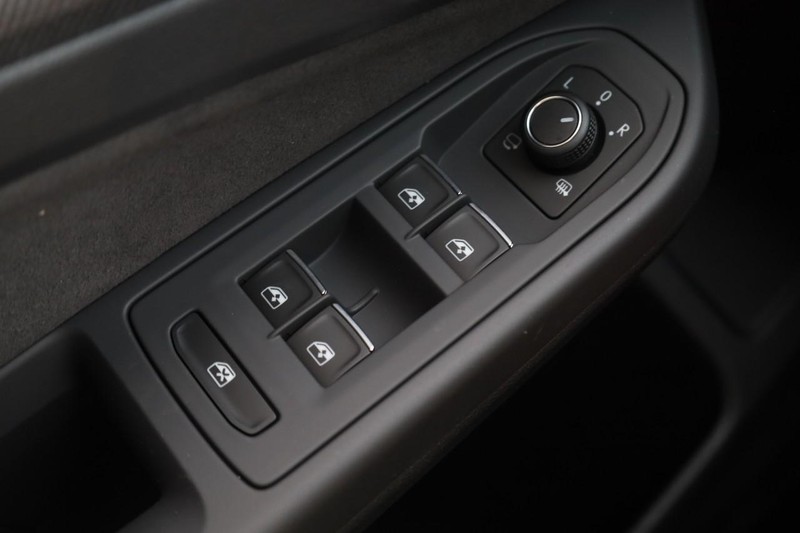 Volkswagen Golf GTI Vehicle Image 18