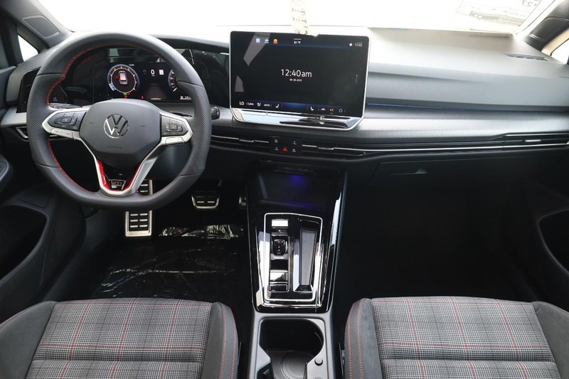 Volkswagen Golf GTI Vehicle Image 21