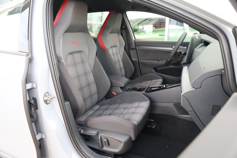 Volkswagen Golf GTI Vehicle Image 23