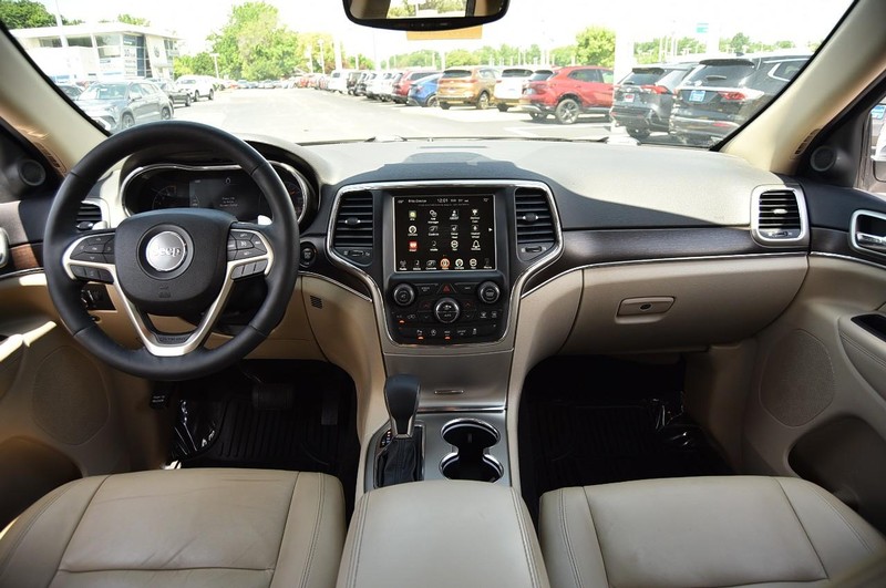 Jeep Grand Cherokee Vehicle Image 07