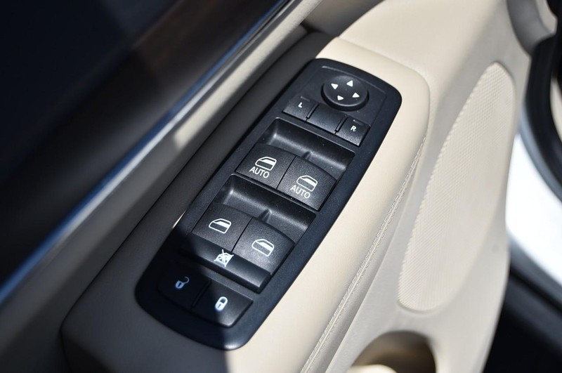 Jeep Grand Cherokee Vehicle Image 08